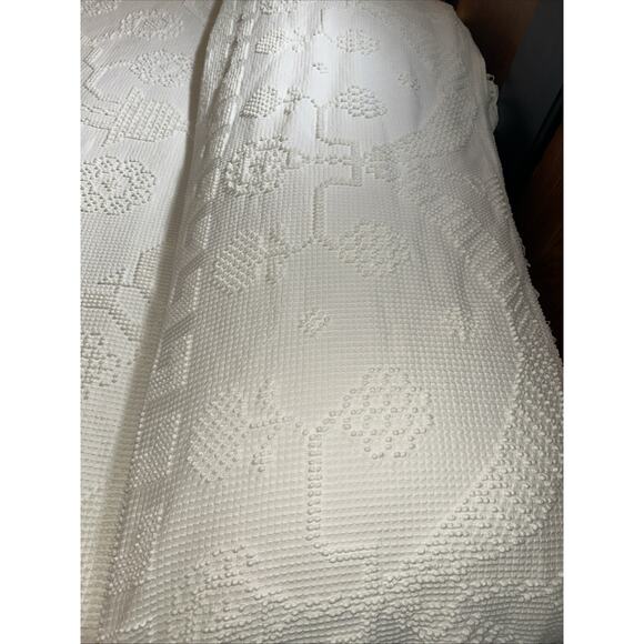 Bates George Washington Queen Choice Hobnail Bedspread White Fringed 92”x112” - Picture 2 of 7